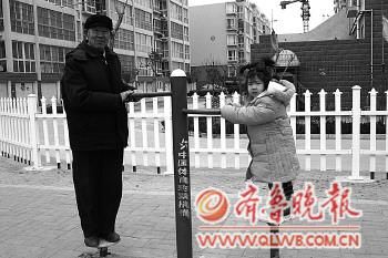 ����һ��(g��)�L(f��ng)�p��ˬ���峿,�P�߁���λ���������鲩С�^(q��)�Ľ���·���V��,�@���Ѿۼ��˲��ف�呟������������е��ڴ�@�����е��ډ���,�mȻ�д�������,�ԳʬF(xi��n)��һ�����C(j��)��Ȼ�ğ��[������