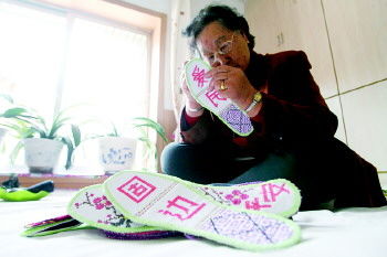  ���S�@��Ҫ�{(di��o)�x�Ă���,81�q��������G÷��Ů�������p����100�pЬ�|��