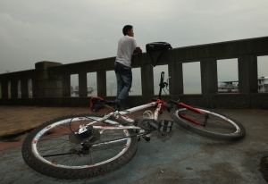 �f(w��n)����Ƭ���M(f��i)�����(ch��ng)һȺ80��լ�С�Óլ��