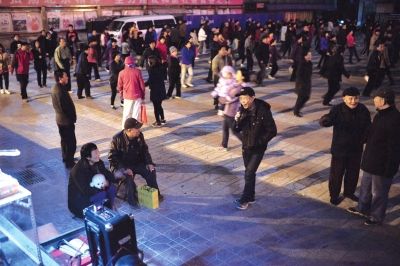 16�������������������ǅ^(q��)�tɏ�V��(ch��ng)���轡����һ����������ԒͲ�߸������A�r(sh��)��(b��o)ӛ��������z