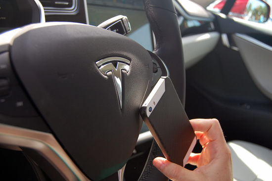 ��˹��Model S�̼�����(j��)������iPhone����(d��ng)�{�